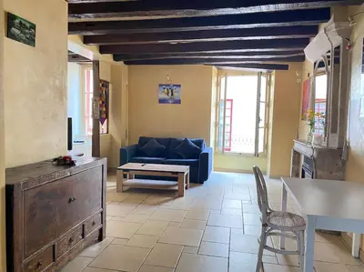 Coin salon dans l'établissement Charmant appartement - centre Cité Plantagenet!!!