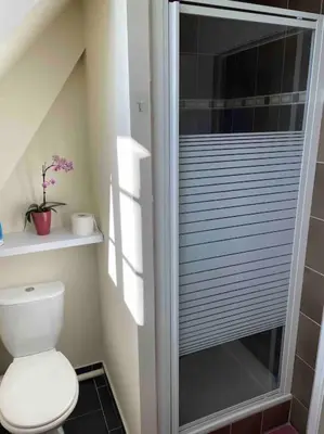Salle de bains dans l'établissement Le Petit Nice Maison semi-troglodyte de charme.