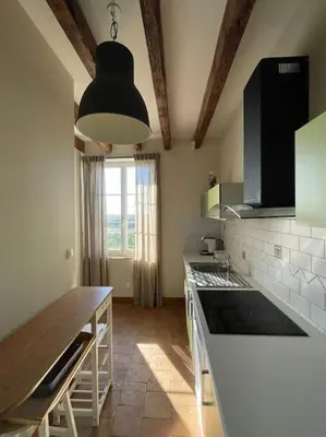 Cuisine ou kitchenette dans l'établissement Le Petit Nice Maison semi-troglodyte de charme.