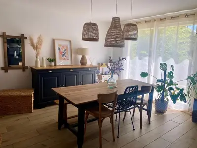 Cuisine ou kitchenette dans l'établissement Maison 90m2 15min du circuit des 24h du Mans 9 couchages