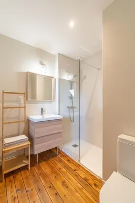 Salle de bains dans l'établissement L'Orée du Faubourg - VENDOME CENTRE