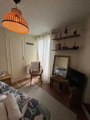 Télévision ou salle de divertissement dans l'établissement Le petit abri de la Garenne - Séjour cosy à Blois
