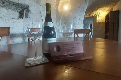 Boissons dans l'établissement Troglo entre Caves et Châteaux