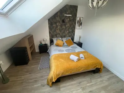 Un ou plusieurs lits dans un hébergement de l'établissement Logement au calme à 20 minutes a pied du circuit avec garage privé