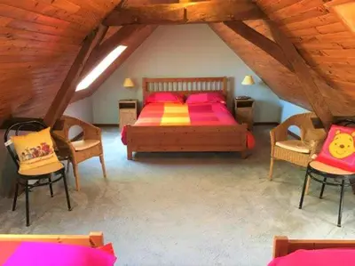 Un ou plusieurs lits dans un hébergement de l'établissement La Maison Tournesol - 3 bedroom house with large garden near Saumur