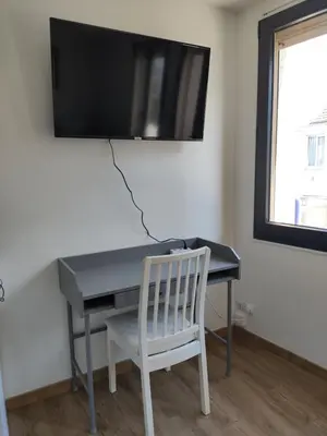 Télévision ou salle de divertissement dans l'établissement Superbe T2 proche cathédrale et Loire