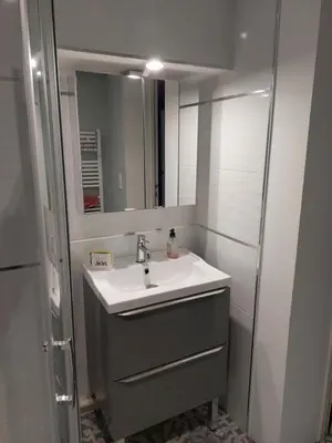 Salle de bains dans l'établissement Maison familiale centre ville avec Parking