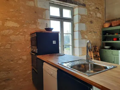 Cuisine ou kitchenette dans l'établissement Loire Valley village centre apartment chezANIA