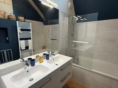Salle de bains dans l'établissement Le Clos Marie