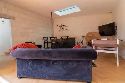 Télévision ou salle de divertissement dans l'établissement La maison de Gabin et Augustin