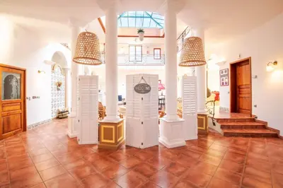 Plan de l'établissement Villa raffinée à Saint-Cyr-sur-Loire avec piscine privée