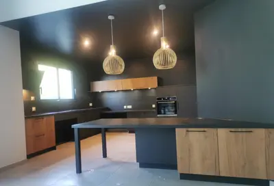 Cuisine ou kitchenette dans l'établissement Maison moderne a 1km du circuit des 24h du mans
