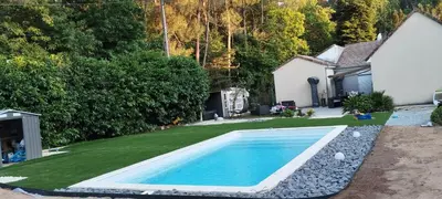 Piscine de l'établissement Familly 10 min du circuit 15 min de boulerie jump et 1h30 de Paris Saint Arnoult en voiture ou 55 min en train pensez aux JO ou située à proximité