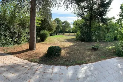 Jardin de l'établissement Le cèdre du Prieuré
