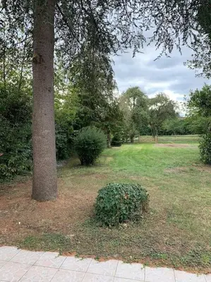 Jardin de l'établissement Le cèdre du Prieuré