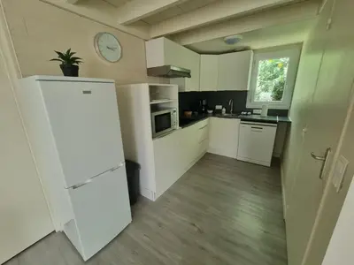 Cuisine ou kitchenette dans l'établissement Les Chalets de SAUMUR, Piscine & Parc boisé, 100m du CadreNoir