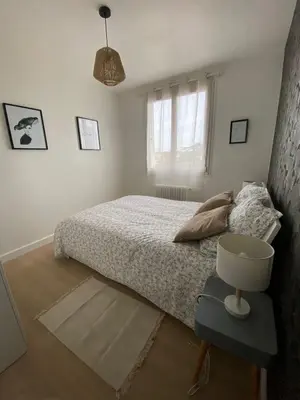 Un ou plusieurs lits dans un hébergement de l'établissement Appartement cosy près de la gare avec parking
