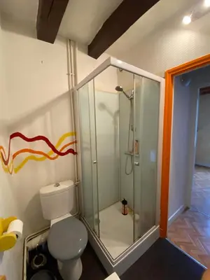 Salle de bains dans l'établissement Chez Samantha au cœur d'Azay