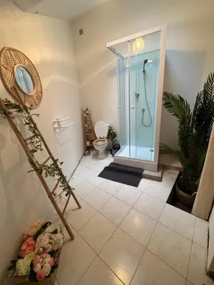 Salle de bains dans l'établissement Chez Samantha au cœur d'Azay