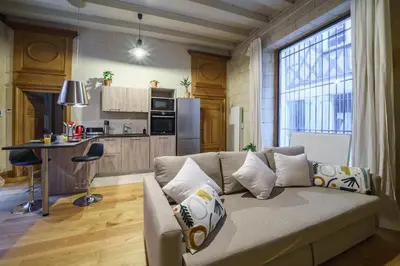 Cuisine ou kitchenette dans l'établissement La cour du grand marché