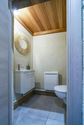 Salle de bains dans l'établissement La cour du grand marché