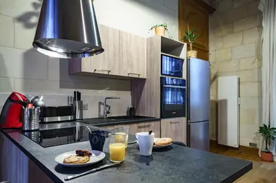 Cuisine ou kitchenette dans l'établissement La cour du grand marché