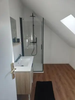 Salle de bains dans l'établissement Maison 8 couchages