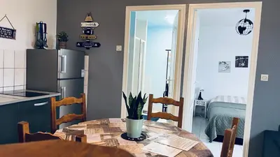 Cuisine ou kitchenette dans l'établissement L'Arbre de Vy - T2 42m2 indépendant, 5 pers, garage, proche Gare