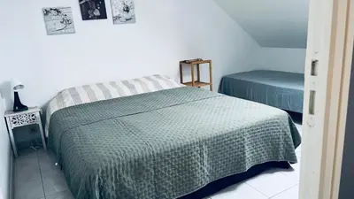 Un ou plusieurs lits dans un hébergement de l'établissement L'Arbre de Vy - T2 42m2 indépendant, 5 pers, garage, proche Gare