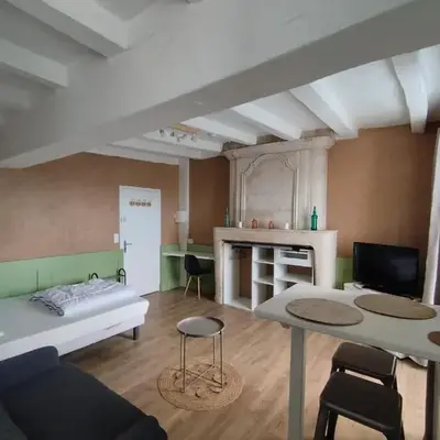 Studio meublé au pied des clochers tors