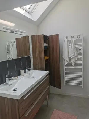 Salle de bains dans l'établissement Le Vaugerin