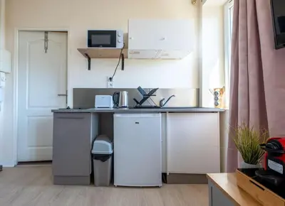 Cuisine ou kitchenette dans l'établissement Bistrot 10