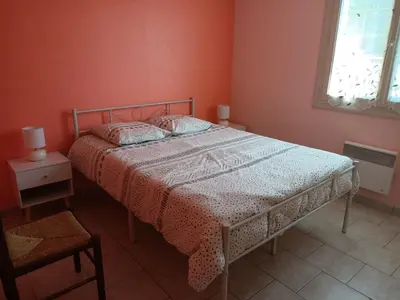 Un ou plusieurs lits dans un hébergement de l'établissement serge et annick