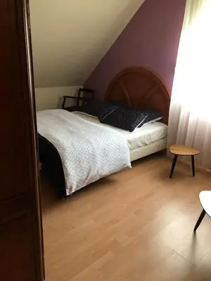 Un ou plusieurs lits dans un hébergement de l'établissement maison climatisée 2 chambres garage wifi de 1 a 5 voyageurs
