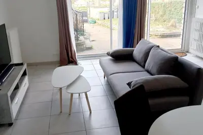 Coin salon dans l'établissement Le Nid - Amboise gîte semi troglodyte