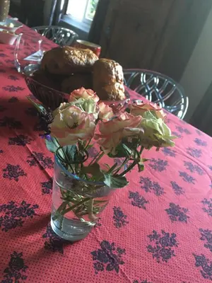 Nourriture dans le séjour chez l'habitant ou à proximité