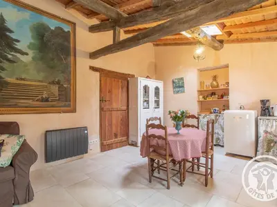Coin salon dans l'établissement Maison charmante près de Montreuil Bellay avec Wifi et Animaux admis - FR-1-622-53