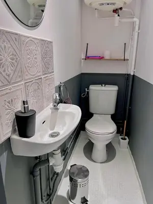 Salle de bains dans l'établissement Le Rabelais, superbe appartement en duplex, proche forteresse et monument historique