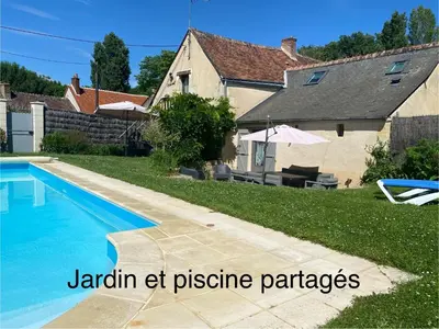 Piscine de l'établissement L'éloge de Vouvray, Orbois ou située à proximité