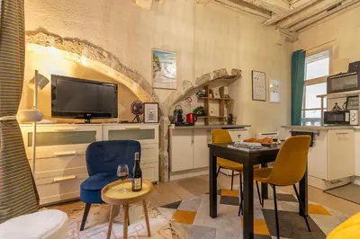 Cuisine ou kitchenette dans l'établissement Charme & calme à 200m du Château