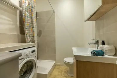 Salle de bains dans l'établissement Charme & calme à 200m du Château