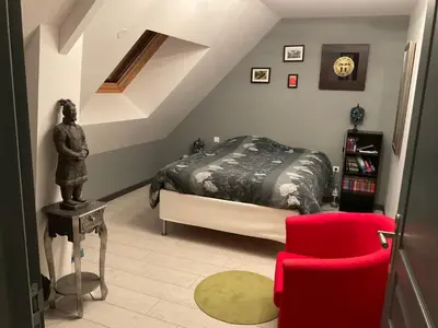 Un ou plusieurs lits dans un hébergement de l'établissement CHAMBRES 24h DU MANS OU LE MANS CLASSIC OU GP MOTO