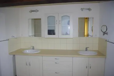 Salle de bains dans l'établissement Au Temps Retrouvé