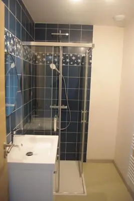 Salle de bains dans l'établissement Au Temps Retrouvé