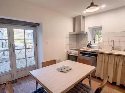 Cuisine ou kitchenette dans l'établissement Gîte atypique au cœur du village - Beauval 5 min