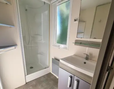 Salle de bains dans l'établissement Camping les petites minaudières