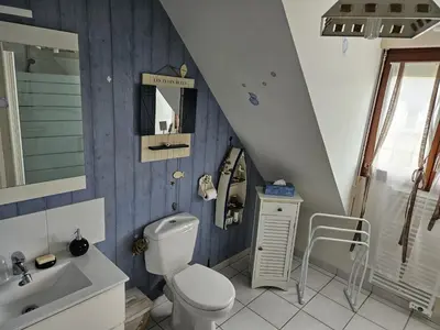 Salle de bains dans l'établissement Séjour circuit 24h du Mans