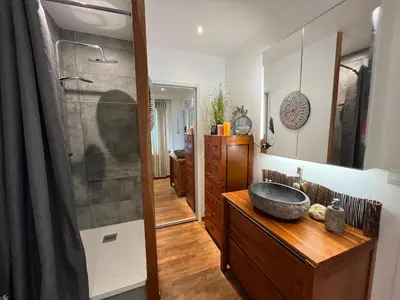 Cuisine ou kitchenette dans l'établissement Ady's Home - Proche circuit des 24h - Tramway - 5 pers