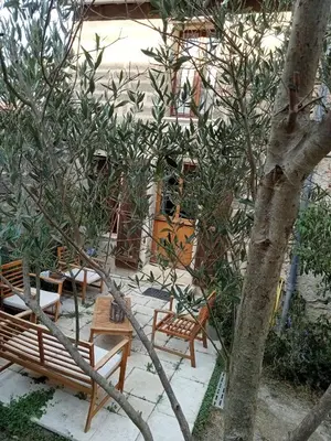 Jardin de l'établissement la tour du fauconnier