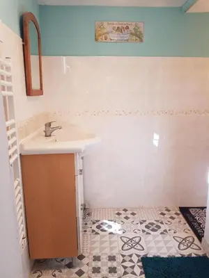 Salle de bains dans l'établissement La maisonnette 301
